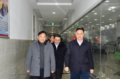 内江市委副书记余先河一行到意昂2官网慰问技能大师