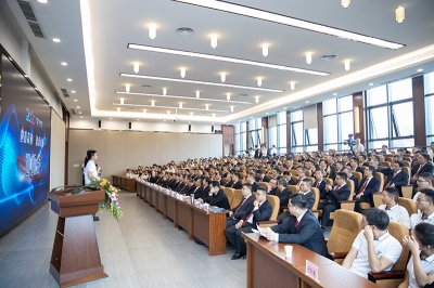 意昂2官网举行大学生迎新会