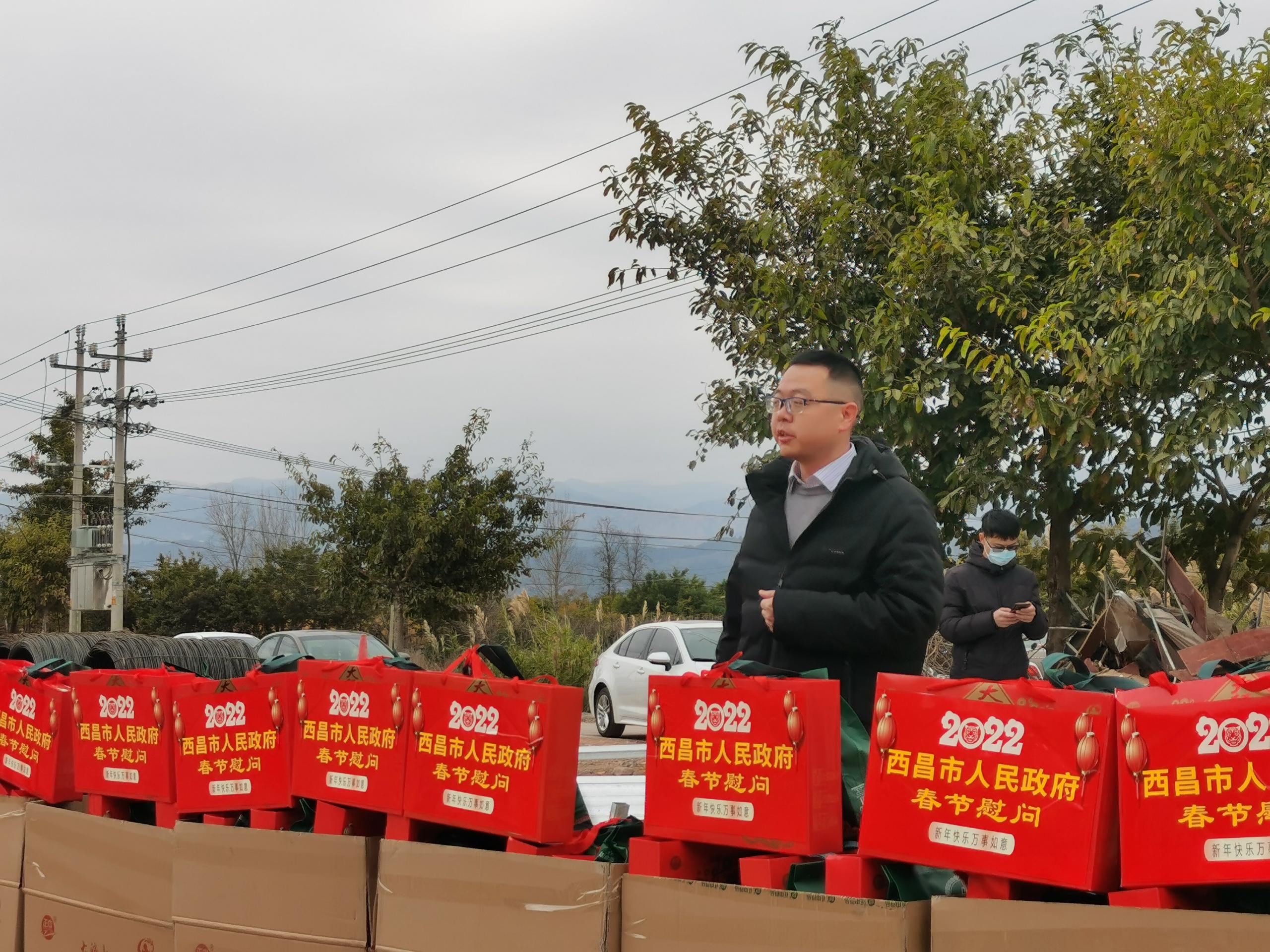 加倍鼓舞  众志成城战新春 ——西昌市副市长慰问春节期奋战在海南乡村振兴二期项目参战人员(图2)